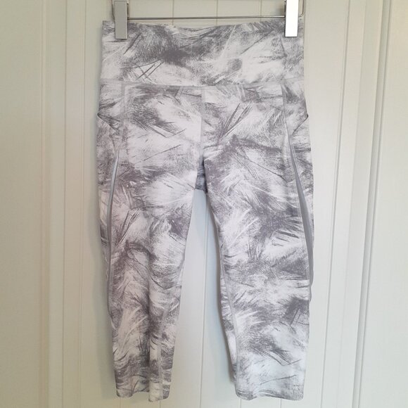 Lululemon Pace Perfect Crop (17") Breeze By White Light Cast / Light Cast Size 8 - Picture 11 of 14